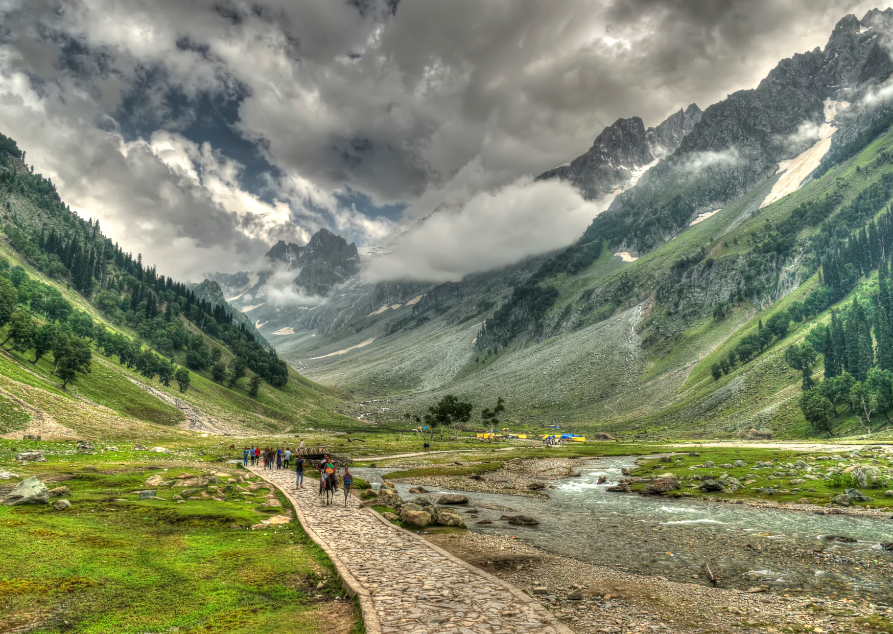 8 Nights 9 Days Kashmir Tour Package From Pune